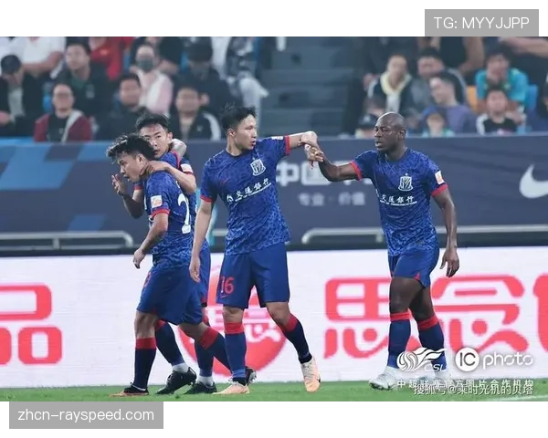 斯卢茨基执教申花全力冲击亚冠，海港蓉城则呈现截然不同态势